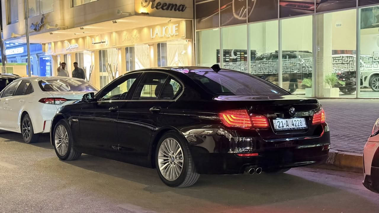 السلام عليكم . F10 .528i.N20 2015/رقم مميز . داخل قرميدي /خمس بردات/ بيبان شفط / وكاله العروش/ فقط البنيد مصبوغ /شاشه دجتل / السياره شباب فول مواصفات/ السعر 205 / استفسار اخوكم ابو الحسن ***********/ مكان السياره بغداد مجمع مشن
