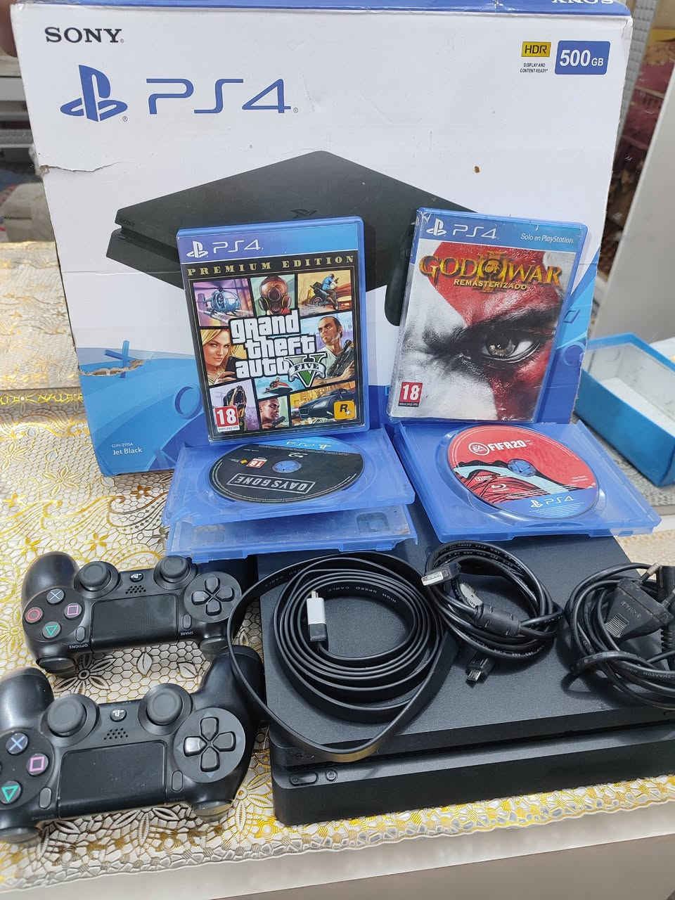 بلي 4سلم ذاكره 500كيكه
2جوستكات
4اقراص
جيتي اي
كريدس
فيفه 20
ايام مضت

بلي كامل وستعمال قليل رايده 300وبي مجال
*********** عنواني ميسان
