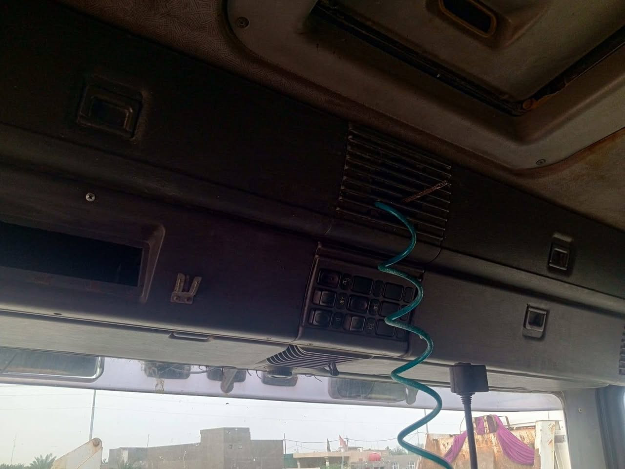 سكانيه جاهز للبيع ٢٠٠٠ سنويه لا ٢٠٢٩  رقمي*********** سعره ١٩٠ او مراوس براس تريله لودر
