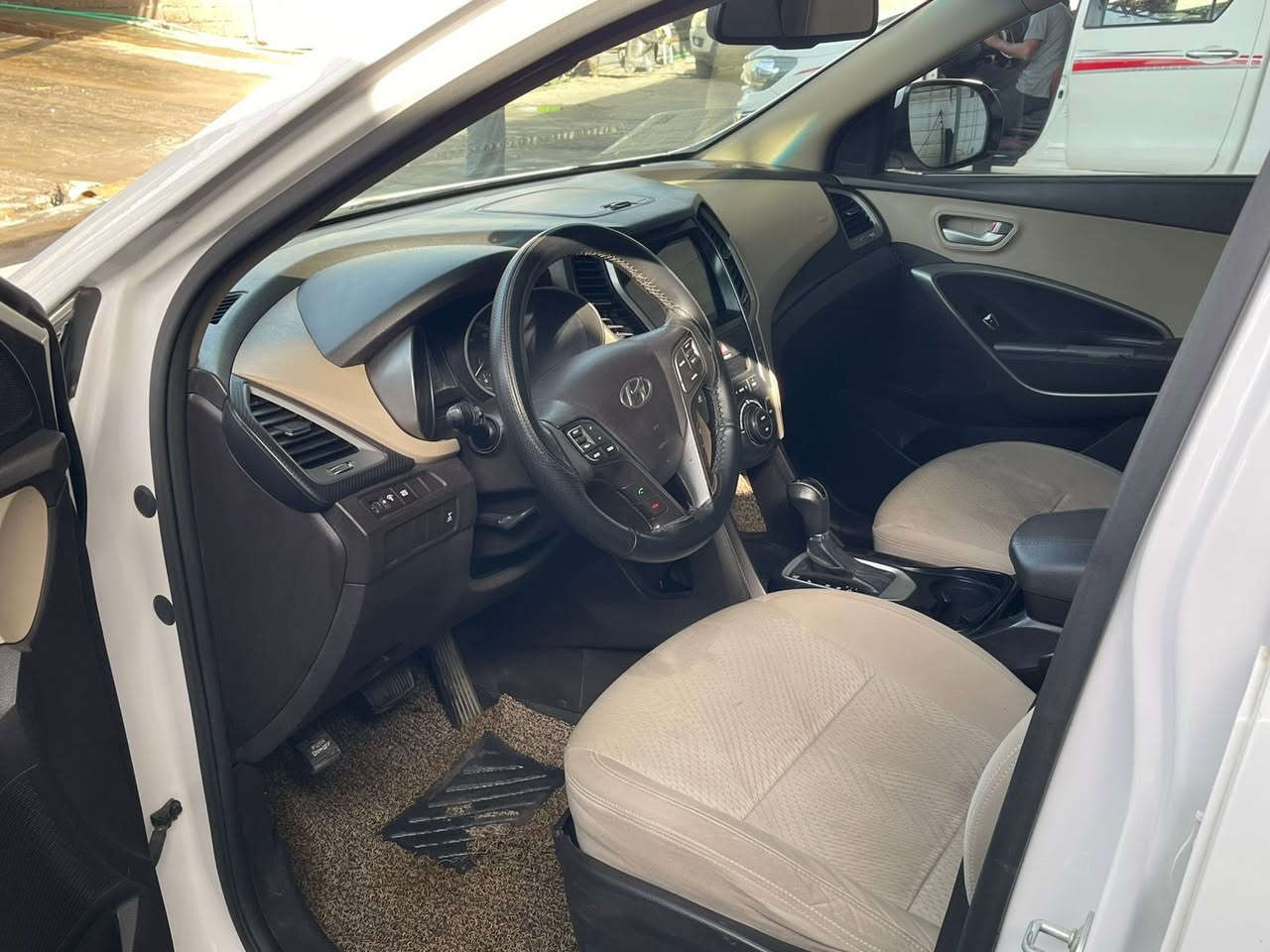 للبيع (بصرة)
الموديل٢٠١٧
مكينه ٦ سلندر
ماشيه ١٢٧ الف كيلو
اللون ابيض
وارد خليجي
سبعه راكب
خاليه من الحوادث والضربات
رقم اربيل
السعر ٢٢٠ ورقه وبي مجال قليل

للاستفسار يرجى التواصل مع الرقم ***********
