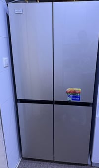 ثلاجه + مجمده نظيفه استخدام قليل الطول 170 العرض 80  العمق 55   سعرها ...