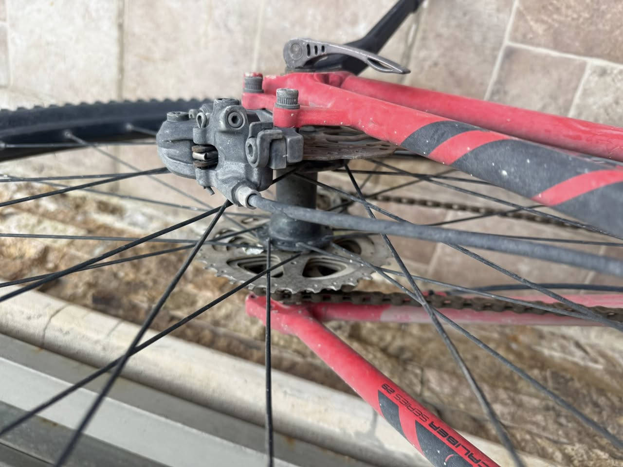 🚲 للبيع بايسكل تريك (TREK) أصلي
بايسكل قوي ومتين، يتحمّل المطبات والطريق الخشن بدون مشاكل، ومناسب للاستخدام اليومي أو الرياضة.

🔹 سريع وثابت
🔹 أكثر من تحويلة (غيارات) تشتغل تمام
🔹 إطار قوي ( يحتاج فقط جوب للتبديل ) + مساعد أمامي
🔹 فرامل ممتازة
🔹 مناسب للشارع والتراب
🔹 نظيف وجاهز للاستخدام

📍 السبب: عدم الحاجة
💰 السعر: 350 الف قابل للتفاوض للجادين

للتواصل خاص / *********** واتس 📞
