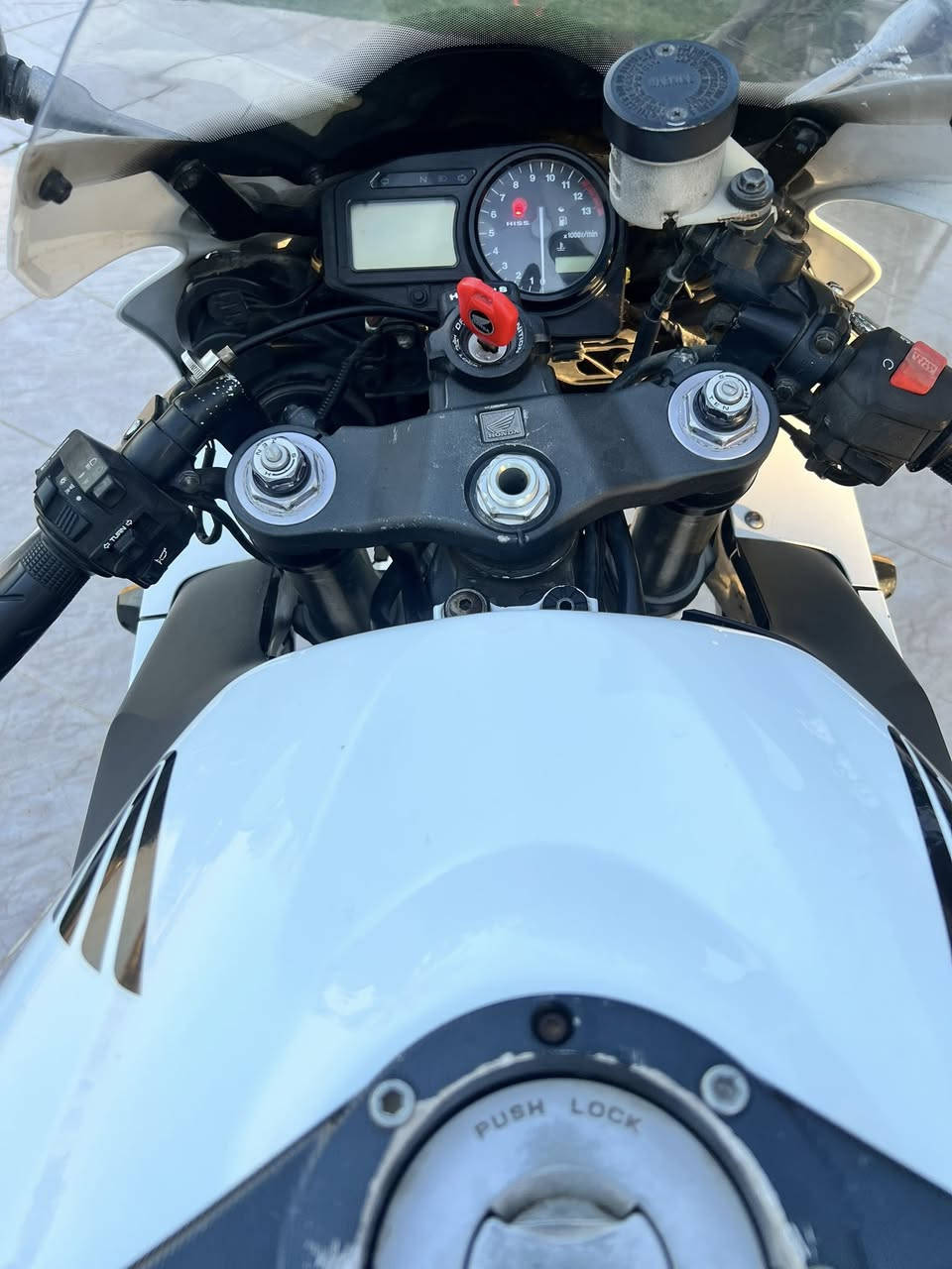 من رخصة الادمن / هوندا cbr دفل فاير بليد 954 دراجه كفاله عامه سكيورتي وياها سويجات ثنين مال جناي عليها ترتيبات وادامه بانزين كله محسن دراجه مرتبه وحلوه ويعرفون جناية ال 954 هاي دراجه شنو اوراق الگمارگ مال بصره موجوده واوراق المحل الطالعه منه موجوده دراجه جاهزة مناقصها شي 

سعرها 30 وبيها مجال للشراي ما اوگف ويا 

اخوان اللي يشوف الدراجه غالية علي يذكرنا بكلمة طيبة وان شاء الله يصعد اغاتها 

عنواني / بغداد جسر المثنى/ ***********
