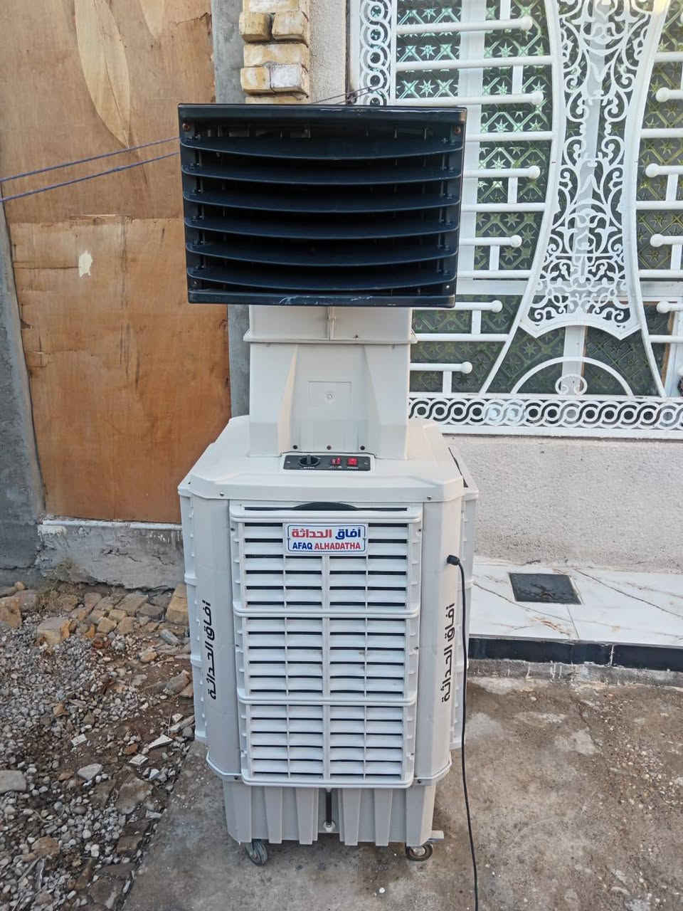 السلام عليكم كونفيره شغاله نظيفه استعمال قليل ***********
