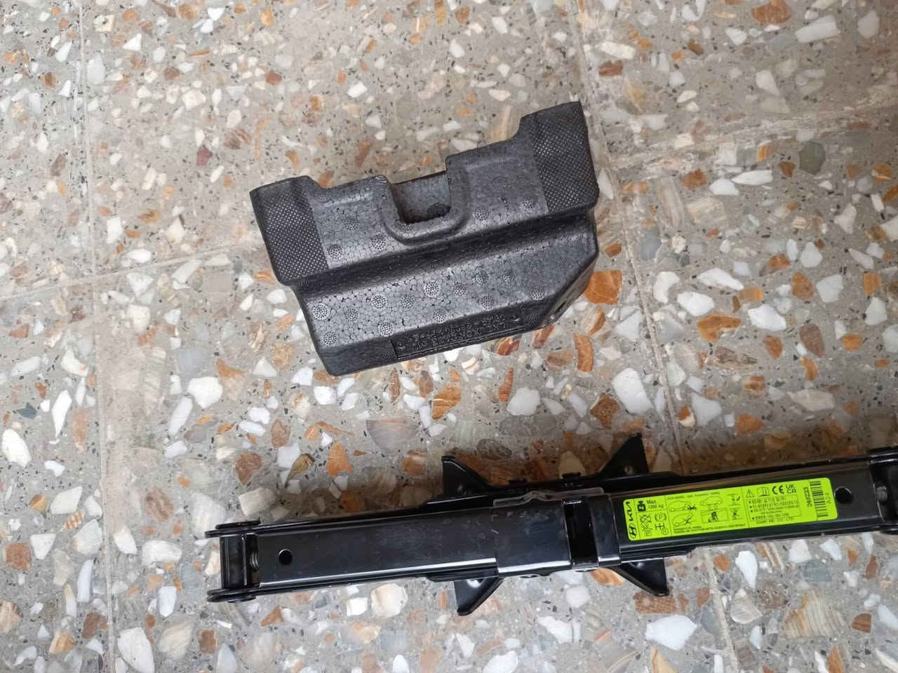 وصول قطع بالسايد  

فرشة صندوق تفصيخ اصلية (شركة)
سبير بالسايد عدد5 
جك +عدة  اصلي 
بردة صندوق تفصيخ 
شمعات أمامية
شمعات خلفية
دسكات أمامية 
دسكات خلفية 
درع مكينة بالسايد  

يتوفر كل قطع البالسايد نواعم +كهربائيات +لايتات 
كل شي متوفر 

 
*********** واتساب

