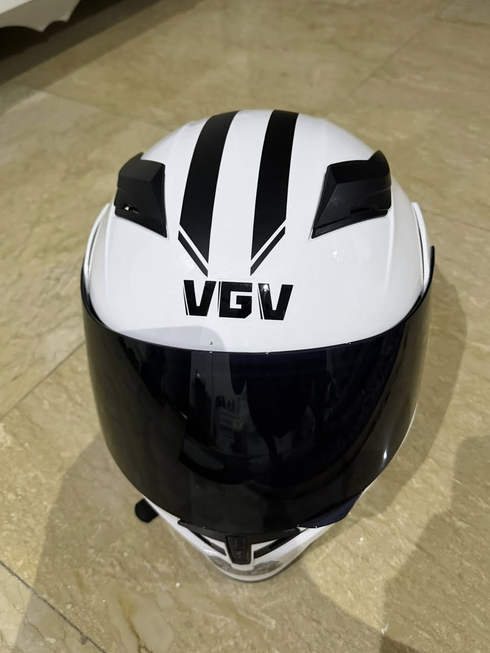 ماستر كوالتي جديده كلش اشتريتها وطلعت مو قياسي شباب سعرها مع جامه سوده ب100 الف قفل لحد يعاملني متسوه 
بيها جامه سوده وجامه شفافه *********** هذا رقمي
