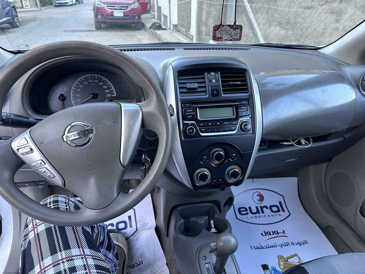 السلام عليكم
نيسان سني هندي بليتة زركة ٢٠٢٠ ماشية ٧٨ الف طختها مثل ما موضح بالصور الصندوق رصعة والجملغ الامامي بارد والخط الاحمر صبغ ضربة دراجة بدون دواخل وبدون شواصي كله كفالة السيارة مناقصها برغي  الحمد لله السيارة كلش نظيفة سونارك وين متريد ترايك وين متريد السيارة بأسم اخوية تحويل ثاني يوم المكان بغداد الحرية رقم التليفون ***********
السعر ١١٠ وبي مجال بسيط كلش
