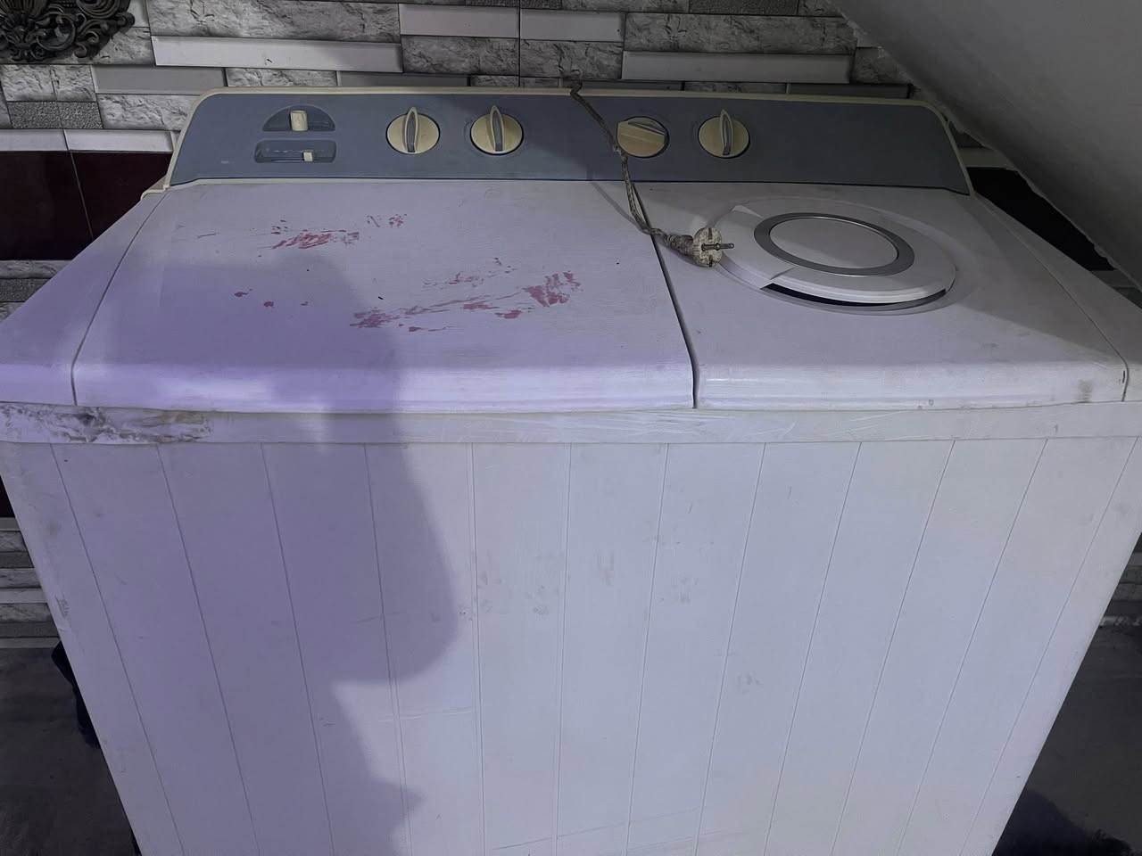 السلام عليكم.غساله حجم كبير جداً . شرط الشغل وفحص ونظافه بلاد . مكان شطره ع الحولي للتواصل ***********
