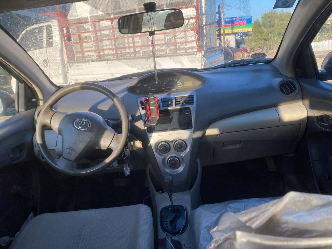 تيوتا يارس ٢٠١٠ رقم بغداد تحويل ثاني يوم هزة شهر ١١ جراد بالبنيد والقمارة والصندوق باب الصدر مبدل نفس الون ضربة خفيفة جاملغ السعر ٧٠ مكاني بغداد
***********
