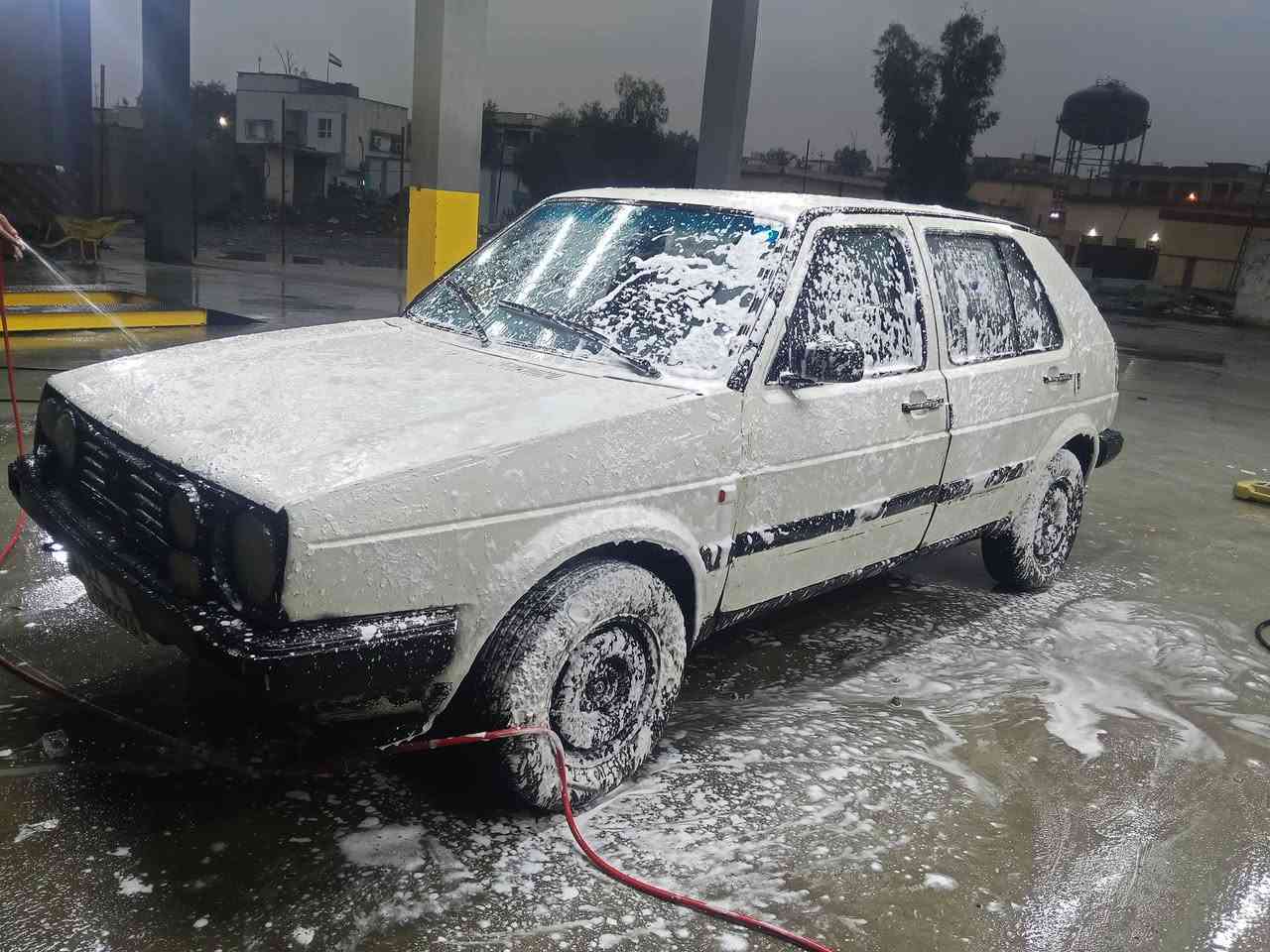 سلام عليكم 
كولف موديل 1990
بدون صبغ بيها جاملغ اليسار تبديل فقط 
محرك 0/8 المرغوب شرط 
داخلها مدوشم كامل 
كيرها شرط 
سنويه 2030
كاربون بيها 
سعرها 22
وكلشي اكو بسوك 
الرقم ***********
***********
