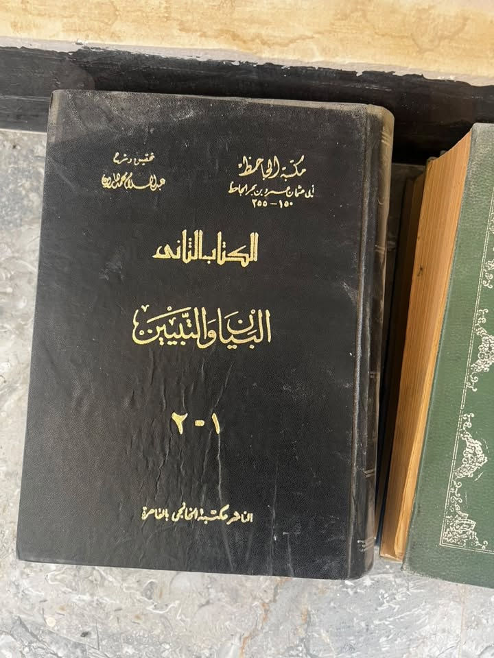 📚 للبيع مكتبة طالب علم - طبعات بيروت الأصلية 📚
السلام عليكم ورحمة الله

متوفر للبيع مجموعة كتب تراثية نادرة، حالة ممتازة جداً، مناسبة لطلاب العلم والمشايخ:

الكتب المتوفرة:

 1.  صحيح مسلم بشرح الإمام النووي - 8 مجلدات فاخرة

   دار إحياء التراث العربي - بيروت

 2.  سنن النسائي بشرح السيوطي وحاشية السندي - 4 مجلدات

   دار إحياء التراث - بيروت  

 3.  البيان والتبيين - للجاحظ - مجلدان تحقيق راقي

 4.  نهج البلاغة بشرح محمد عبده - مجلدان

التفاصيل:

 •  العدد الكلي: 16 مجلد 

 •  الحالة: نظيفة، ورق أبيض، بدون ترطيب أو نقص

 •  التجليد: متين أصلي طبعات بيروت

 •  واتساب ***********

 •  التوصيل: متوفر لبغداد وباقي المحافظات

السعر: 280 ألف دينار عراقي للدفعة كاملة، قابل للتفاوض للجادين

ويتوفر بيع فرادى: 

صحيح مسلم 180 ألف | سنن النسائي 70 ألف | البيان والتبيين 40 ألف | نهج البلاغة 30 ألف
