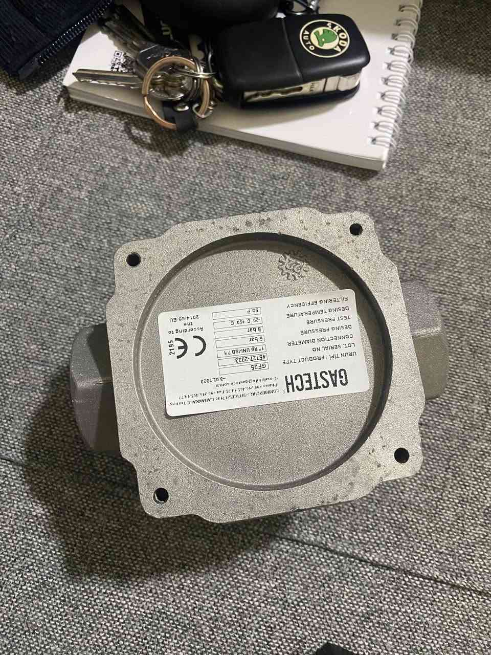 السلام عليكم 
مع حضراتكم مهندس محمد بكري.
ماكينات تحميص القهوة قائمة علي مصر حراري نقي و يتم التحكم فيه و حساسات حرارة لجمع معلومات عن الحبوب في مراحل التحميص المختلفة. 
مصدر الحرارة أنواع كثيرة من البرنرات سواء  atmospheric. , premix  , modulated burner and advanced burner.
سواء هذه البرنرات بها دوائر هواء و غاز او يتم عملها مستقله باستخدام فلاتر و multi block و منظم غاز .. إلخ.
و ايضاً شفط الهواء و التحكم فيه لضبط انتقال الحرارة داخل الدوام و كذلك الضغط. 
هدا بالإضافة الي التصميم الجيد و المواد المصنع بها. 
أرجو متابعة حساب الفيسبوك و قناة اليوتيوب.


**إذا كنت صاحب هذا الإعلان وتريد حذفه لأي سبب، رجاءا أرسل رسالة إلى الدعم الفني**