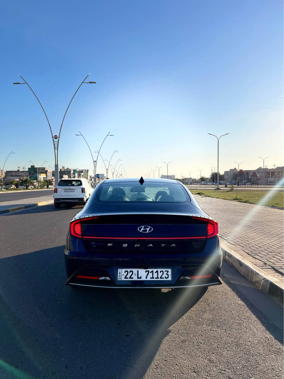السلام عليكم 
سوناتا 2021 للبيع او مراوس بجارجر او اوباما 
سياره رقم اربيل تريد تحويل او وكاله 
سياره عليه ادامه كامله من نوزلات بلكات حداده تخم تاير 
مواصفات 
سايد بريك بصمه
اندرويد اوتو 
ابل كار بلي 
تثبيت سرعه 
وضعيات قياده 
اوتو هولد
باقي هواي مواصفات معروفه 
حادثه فقط باب خلف سائق وجاملغ خلفي ربع منه باقي كفاله 
بجم كبس بدون ايرباك 

السعر 175 بيها مجال 
العنوان البصرة القبله 
رقم هاتف *********** البصرة, العراق
