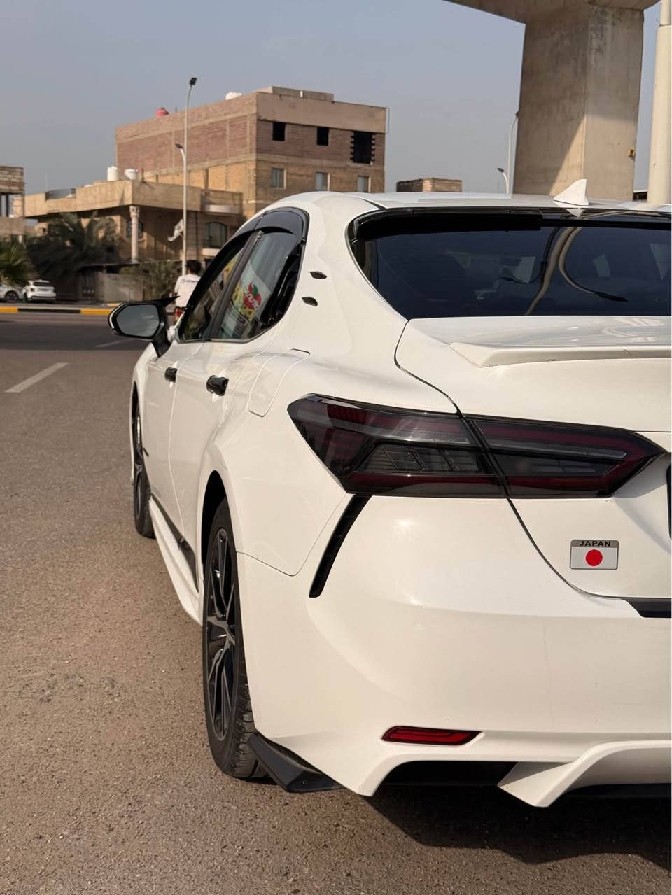 كامري 2022 للبيع او مراوس بسياره رقم شمالي سياره جديده لوك كفاله عامه  تويوتا كامري 2022 للبيع

 الموديل: تويوتا كامري 2022
 المحرك: 2.5 لتر — 4 سلندر
 القير: أوتوماتيك
 الوقود: بنزين
 الممشى: 25,000 كم تقريبًا
 اللون الخارجي: أبيض لؤلؤي
 اللون الداخلي: أسود
 الإضافات / المواصفات:

 شاشة لمس ونظام ملاحة

 كاميرا خلفية + حساسات ركن

 بلوتوث ونظام صوتي ممتاز

 فتحات تهوية خلفية وفتحة سقف

 نظام مراقبة النقطة العمياء

***********

*********** البصرة, العراق
