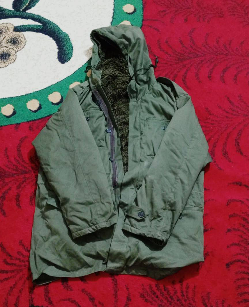 السلام عليكم قماصل عسكريه قديمه رومانيات اصليات عدد اثنين وحده منها نضافه 100 بل 100 ماملبوسه والثانيه 90/100 السعر 125 وبيهن مجال قليل يوجد توصيل كافه محافضات العراق للنتصال عل الرقم ***********
