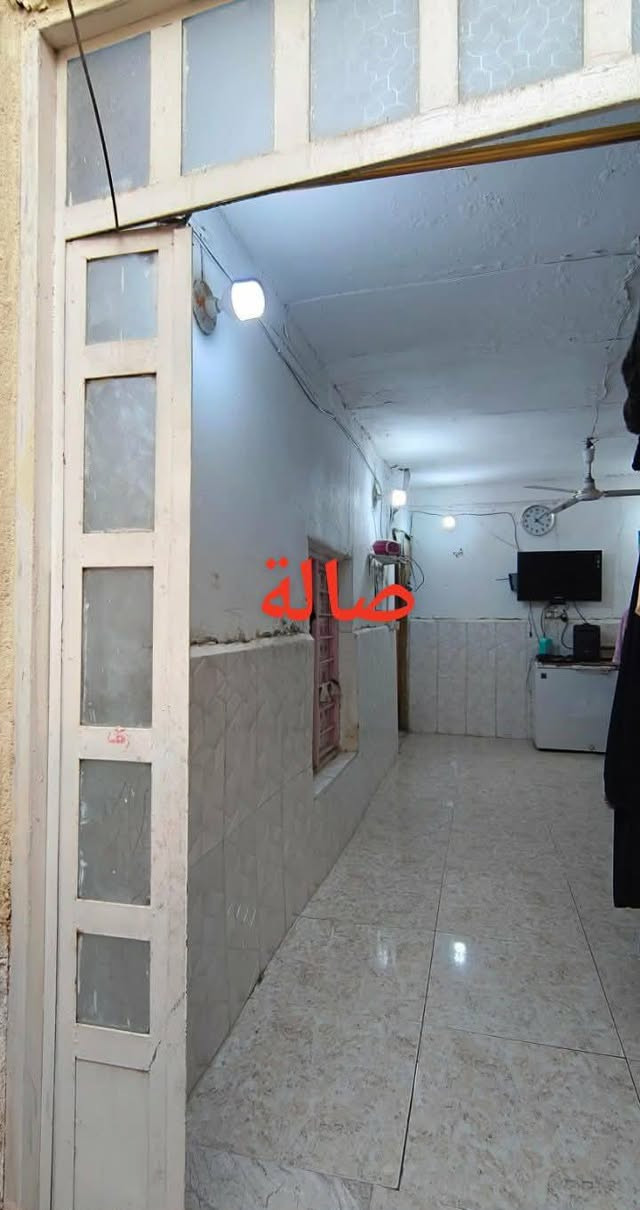 بيت طابو صرف مساحه 80 م حي الوحده شارع كهوة عبيد غرفه + استقبال +صاله + مطبخ + غرفه فوك السعر 58 وبي مجال ***********
