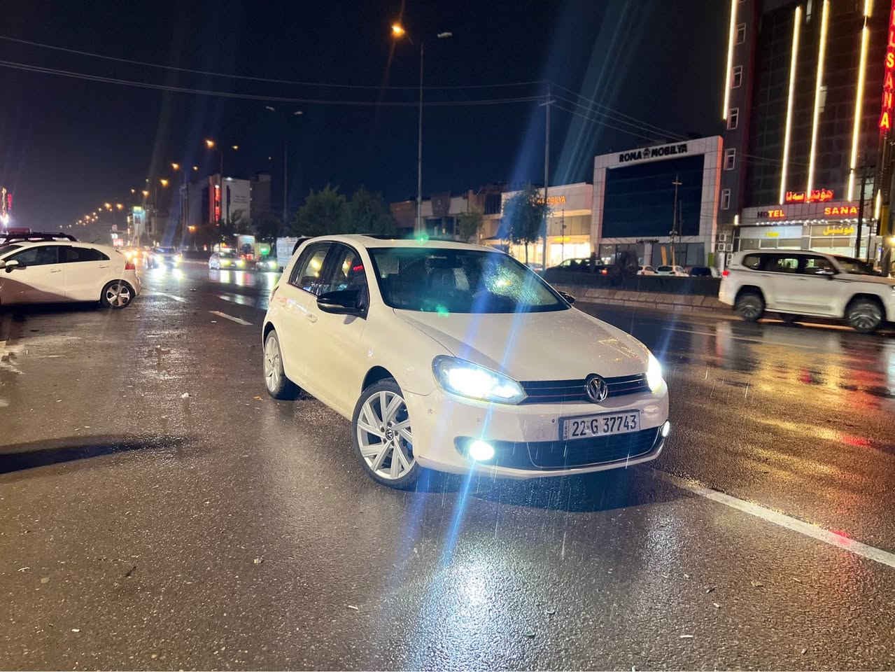 گۆلف mk6 سەیارەیەکی زۆر پاکو خاوێنە هەیکەلی تێکنەچوە مواسەفات خەلیجی سلایت ڤۆلیۆم ناو زەرد ،سەیارەکە سپۆرت کراوە هەیکەلی زۆر جوانە مەکینەی ١.٦ بێ تۆربۆ
 ٧ گێڕ ،چاملغی پشتەوەی ٢ بست سبوغە لای سایەق وە چەند جێیەکی بچوکی سارد هەیە لە نزیکەوە زۆر جوانترە لەوەی لە ڕەسمەکان دەیبینی *********** أربيل, العراق
