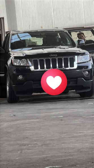 جيب لاريدو وارد امريكي موديل 2012 سياره كلين ماشيه 98 حقيقي بيه شخط باب سايق من جوه حتى ممبين مواصفاته 6سلندر كشن سائق كهربائي تبريد قطعتين مثبت سرعه تحكم جهتين شادله كامره وشاشه اصليات كير ومكينه وحداده خير من الله سياره نظيفه جدا السعر 180 وبأسمي تحويل ثاني يوم للاستفسار *********** بغداد
