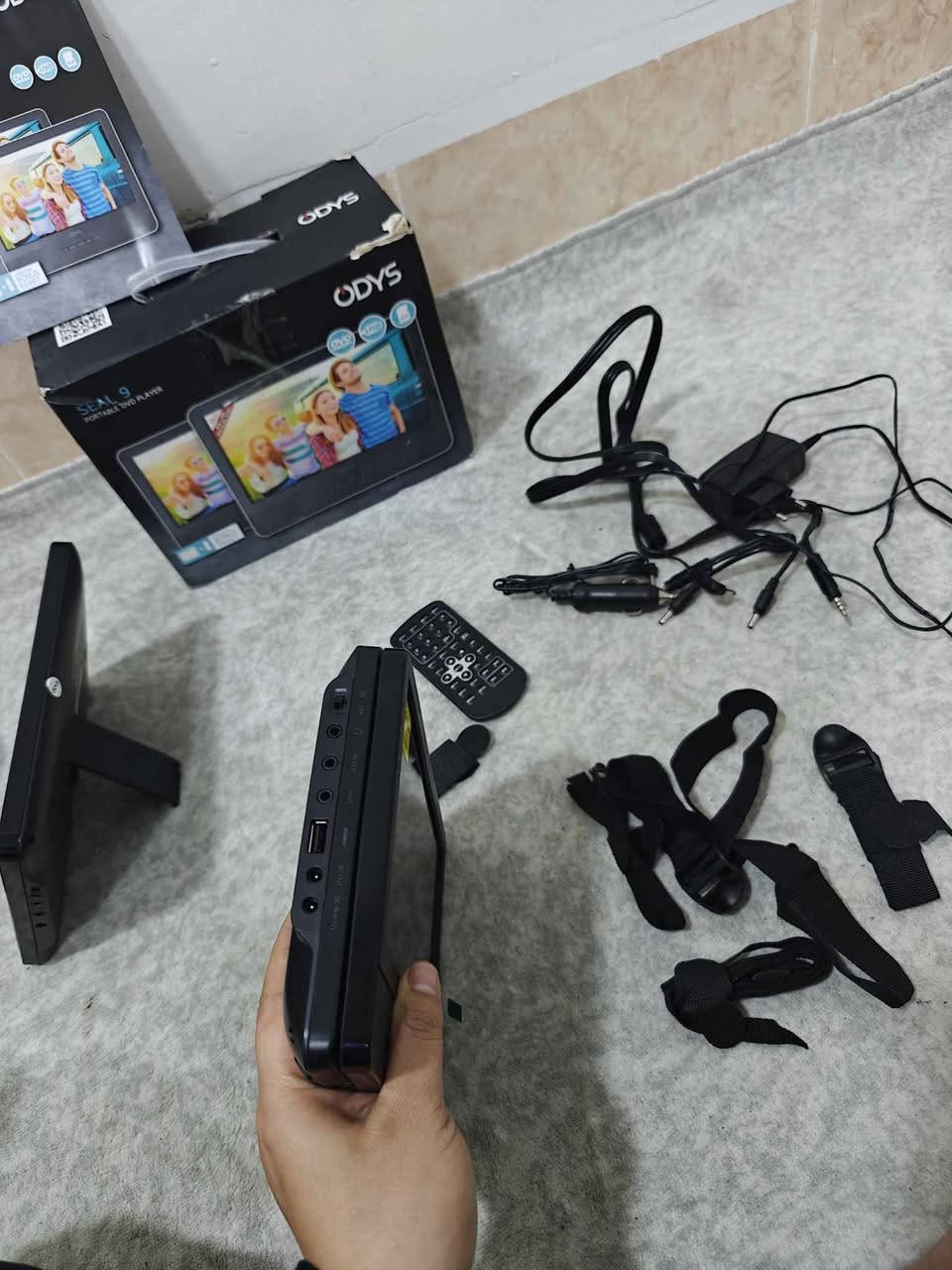 دوو کەلەی شاشە بۆ دواوەی سەیارە شتێکی زۆر جوان و تایبەت  بەس دانەیەکیان  گڵۆپیشی   هەڵ ئەبێ و  شەحنیش ئەدا بەڵام هەڵ نابێ نازانم هۆکار چیە  ئاوا ئەیفرۆشم +  هەردوکیان  لۆکە و لەزگەی شاشەی  لێنەکراوەتەوە+دیڤیدی و فلاش و میمۆری و  شوێن  AV و   کۆنتڕۆڵ   و جانتای خۆی لەگەڵە بە چەڕخی سەیارە و  کارەبای ماڵەوەش ئیش ئەکەن 
ئاوا ئەیفرۆشم  55 هەزار السليمانية, العراق


**إذا كنت صاحب هذا الإعلان وتريد حذفه لأي سبب، رجاءا أرسل رسالة إلى الدعم الفني**