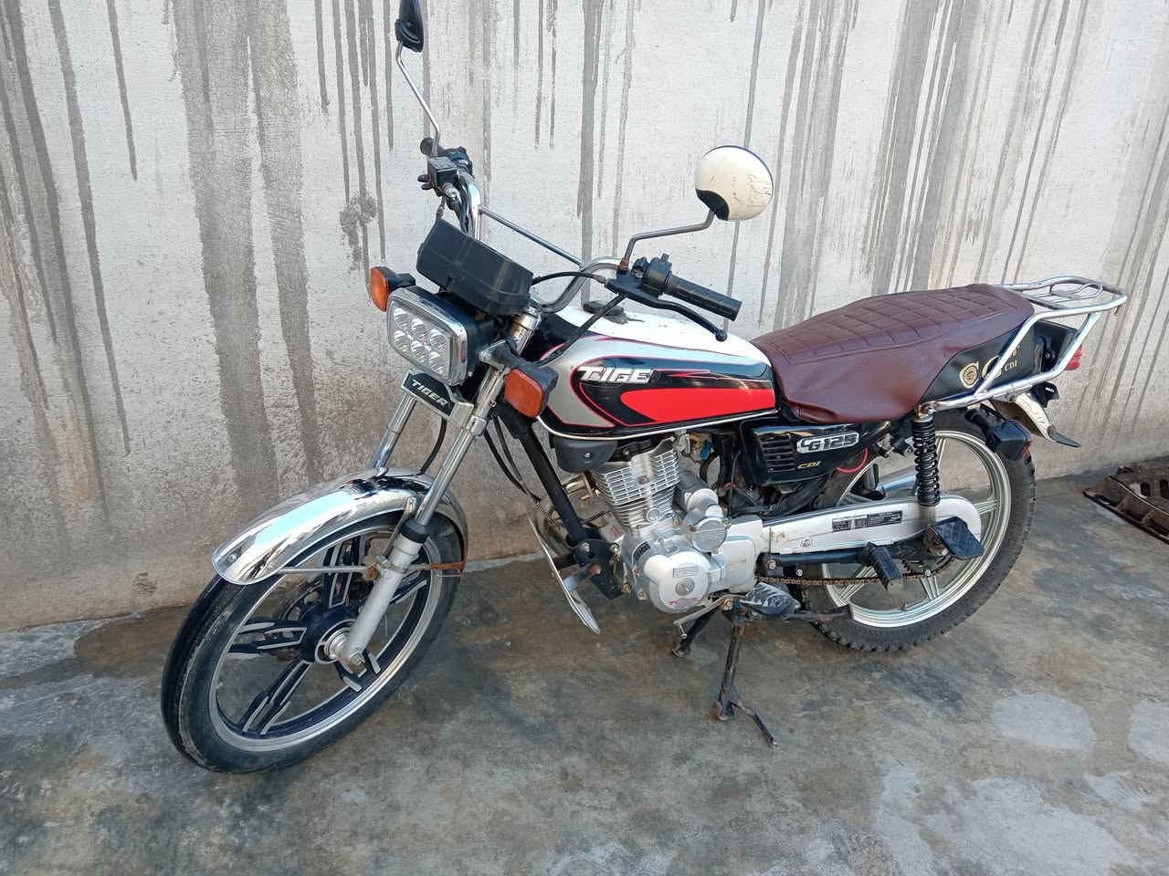 ماطور ايراني 5 كير نوع سافينو نضيف فول كلو شغال شرط موديل ٢٠ كلشي بلشرط ماطور نضيف كهربائيات شرط... *********** و ***********
