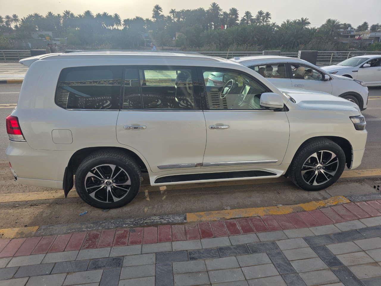 تويوتا لاندكروزر 2021 
بريم 
ماشية 70 الف 
السعر 60 الف 
ترهم مراوس 
للأستفسار 
***********
***********
