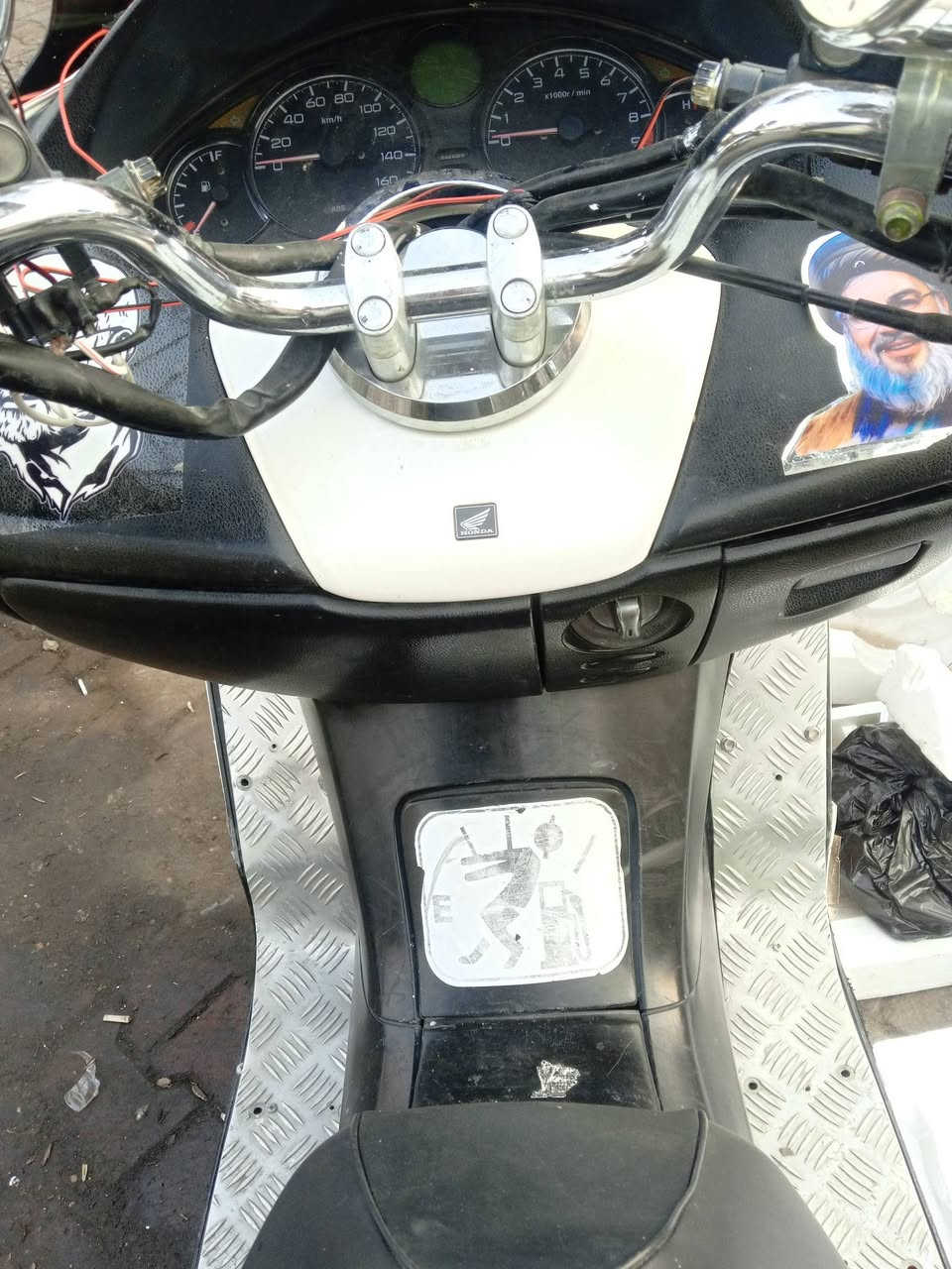 فورزا صفر 8 للبيع
دراجه مامفتوحه
نظوح ماكو والحمد لله كهربيئيات خير من الله 
بس كلوب اشاره عوزها
شلعه خير من الله 
مكاني كوت 
***********
