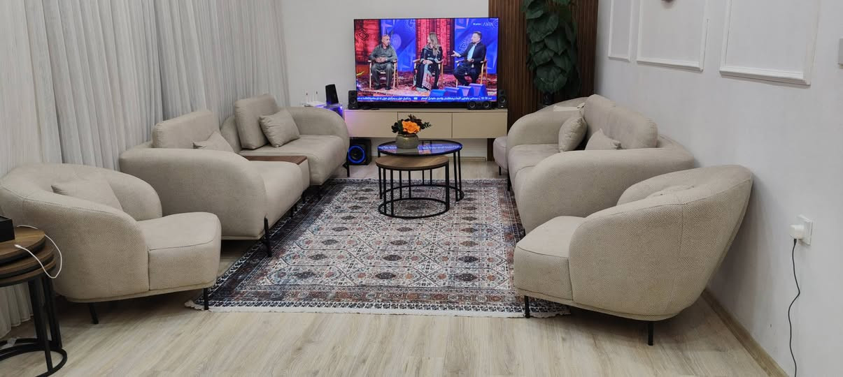 تاقمی میوان کەم بکارهاتوو وەکو تازە وایە  شتێکی تا بڵی جوانە مۆدیل و شکڵی تورکیە. ئێرانیە ئیسفجو تەختە و قاچی دەرەجە یەکە زۆۆر بێعەیبە  تەپڵەک و مێزی ناوەڕاستی لەگەڵە ٦ گەڵا سلێمانی السليمانية, العراق


**إذا كنت صاحب هذا الإعلان وتريد حذفه لأي سبب، رجاءا أرسل رسالة إلى الدعم الفني**