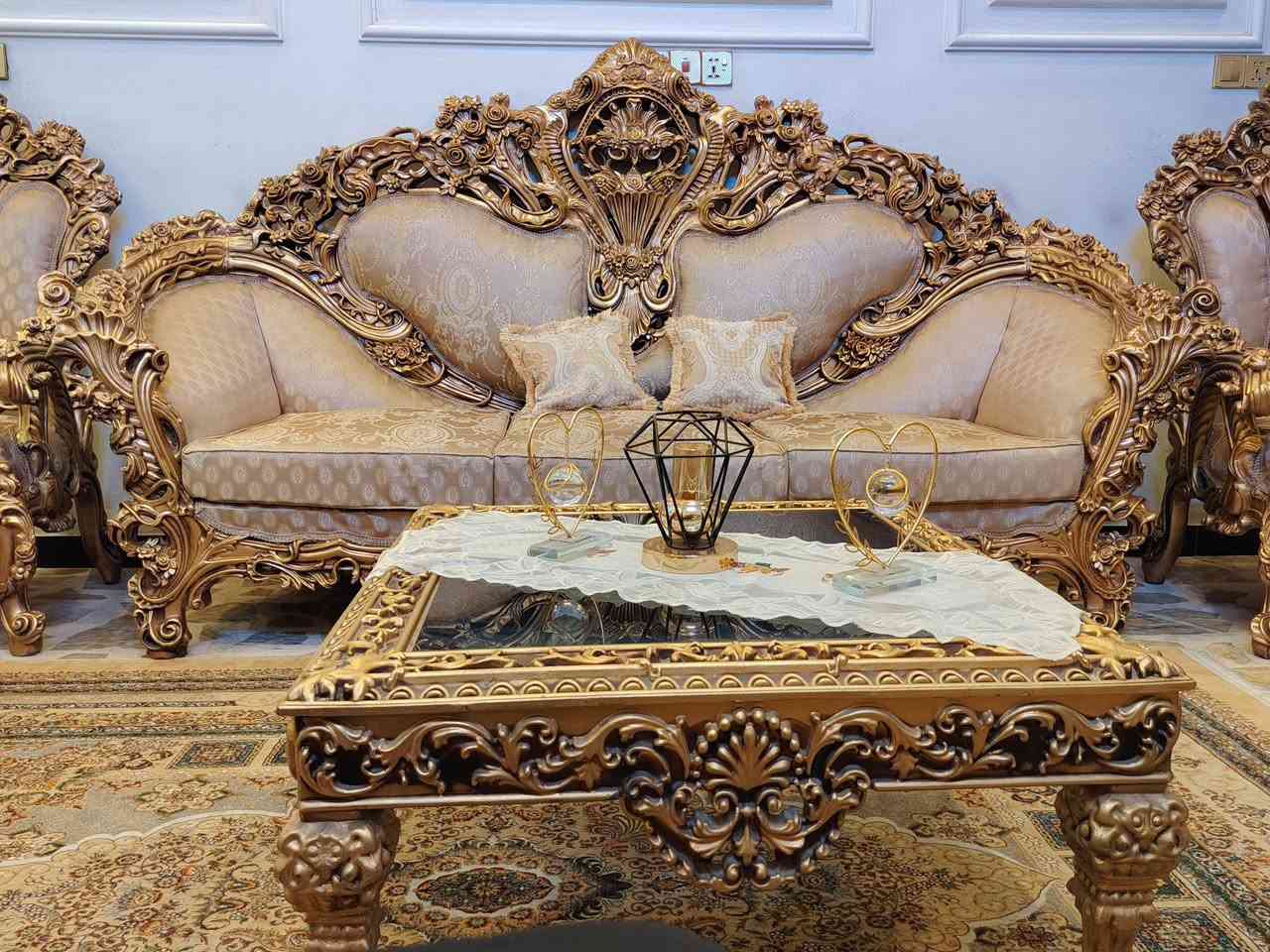 تخم زان ملكي اخو الجديد 10 مقاعد مع طبله وسطيه كبيره مع طبلات صغار عدد2 العنوان بغداد مدينه الصدر للاستفسار خاص او الاتصال بالرقم ***********
