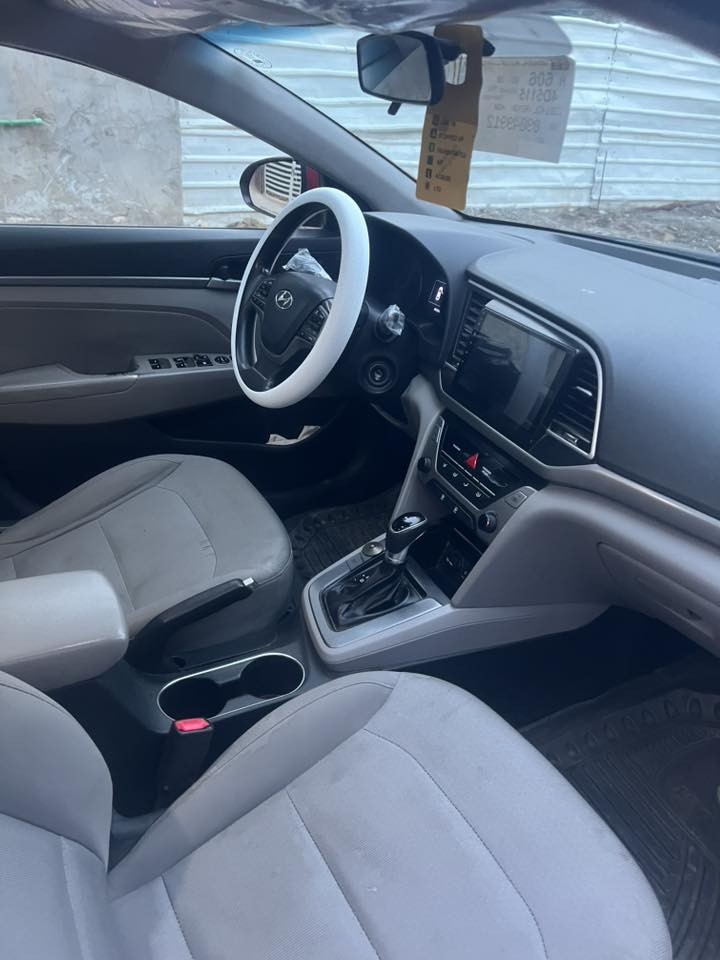 سلام عليكم النتره امريكي بيه قطعتين جاملغ وربع بنيد بدون دواخل رقم اربيل جديد وسنويه جديده بسمي موديل ٢٠١٨محرك ٢٠٠٠سعر ٢٢٥وبيه مجال***********
