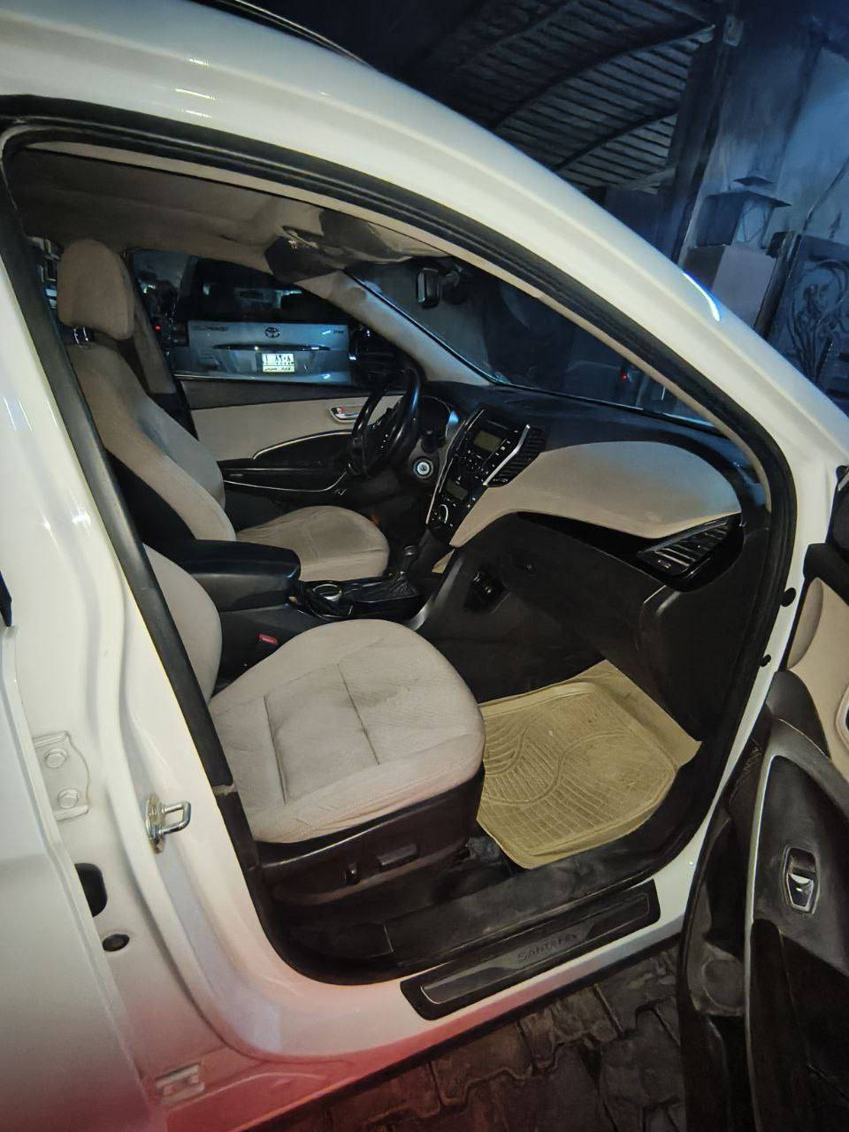 سنتافي 2013 خليجي كلين 
محرك شرط لا صرف ولا بخار 
كير اتمتيك
فول موصفات بنورما
7 راكب  
تبريد مركزي
كشن سياق  مع السكن كهرباي 
كامرة حساس بلادي
 دفتر بانزين بيها 
رقم انكليزي سليمانيه 
سنويه جديده 
تبريد تدفئ شغال
للاستفسار الاتصال 
*********** كركوك, العراق
