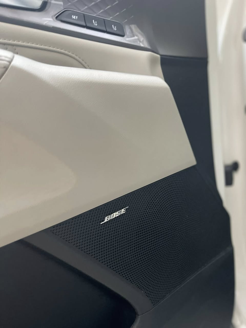 سورنتو 2025 اعلى فئه

عده البنراما   خمس 5 كامرات

كشنات جلد خزن ميمري  12 حساس 

كشنات جلد تدفى تبريد 

تحكم رموت تقديم وترجيع 

توقف ذاتياً  سستم صوت 12 سماعه

دوسات جانبيه بلاد  8 ايرباك 

داتاشو  ويل 20

6سلندر 3500 رادر إماميه وخلفي

7راكب رقم أربيل تحويل او وكاله 

ماشيه 7 الف مكفوله كفاله عامه من كلشي 

لبيع او مرواس*********** مكاني بصرة
