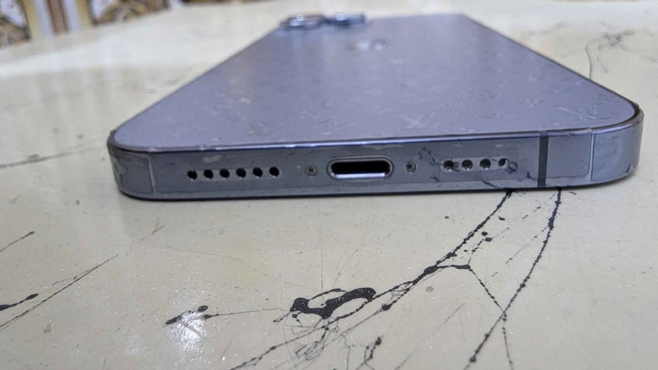 ايفون 13 برو ماكس
 ذاكرة 256
كله بلاد
فطر بالضهر فقط 
لون بحري 
شرق اوسط
سعر ٧٢٥
مكان بغداد الدورة
*********** بغداد, العراق
