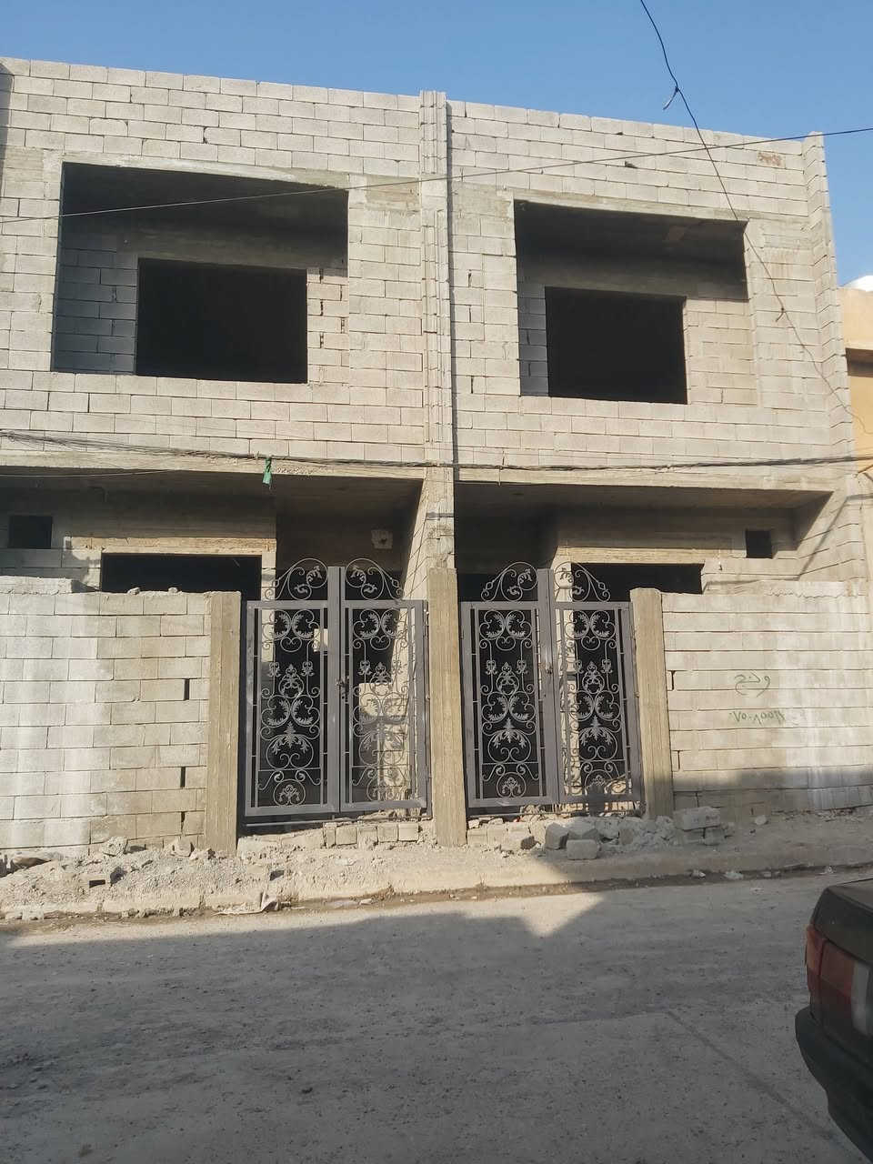 دارين للبيع حي الانتصار شارع ٣٠ قرب أسواق حسام طابق ونص مساحت الدار الواحد ٥٥ متر واقع حال ٦٨ متر غرفتين نوم استقبال مشتملات مطبخ سند طابو الزهور شرط التحويل سعر الهيكل الواحد ٤٤ مليون وبي مجال الاستفسار مكتب ابو صفوان للعقار الاتصال على الرقم ***********......***********.......
