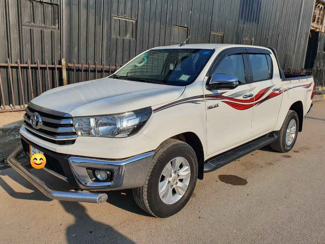 هايلوكس فور ويل موديل 2018  ساز
مكفوله كير محرك ومن الصبغ والضربه بيها بارد قليل موضح بلسونار مرفق مع الصور

رقم بغداد الجديد سنويه بأسمي وهزه جديده تحويل ثاني يوم
محرك ابو السوبر 
ماشيه 135
تبريد قطعتين 
إشاير بالمري 
كير اوتوماتيك 
داخل ماروني
تحكم ستيرن جهتين
مانع انزلاق 
نظام ايكو 
حساسات خلفيه
بعد بيها مواصفات الساز

السعر 268 بيها مجال قليل
مكاني بغداد مدينة الصدر 
الاتصال ***********
