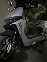 للبيع دراجه شحن ٦ بطاريات نظيفه السعر ٧٥٠ وبيها مجال 07819948965