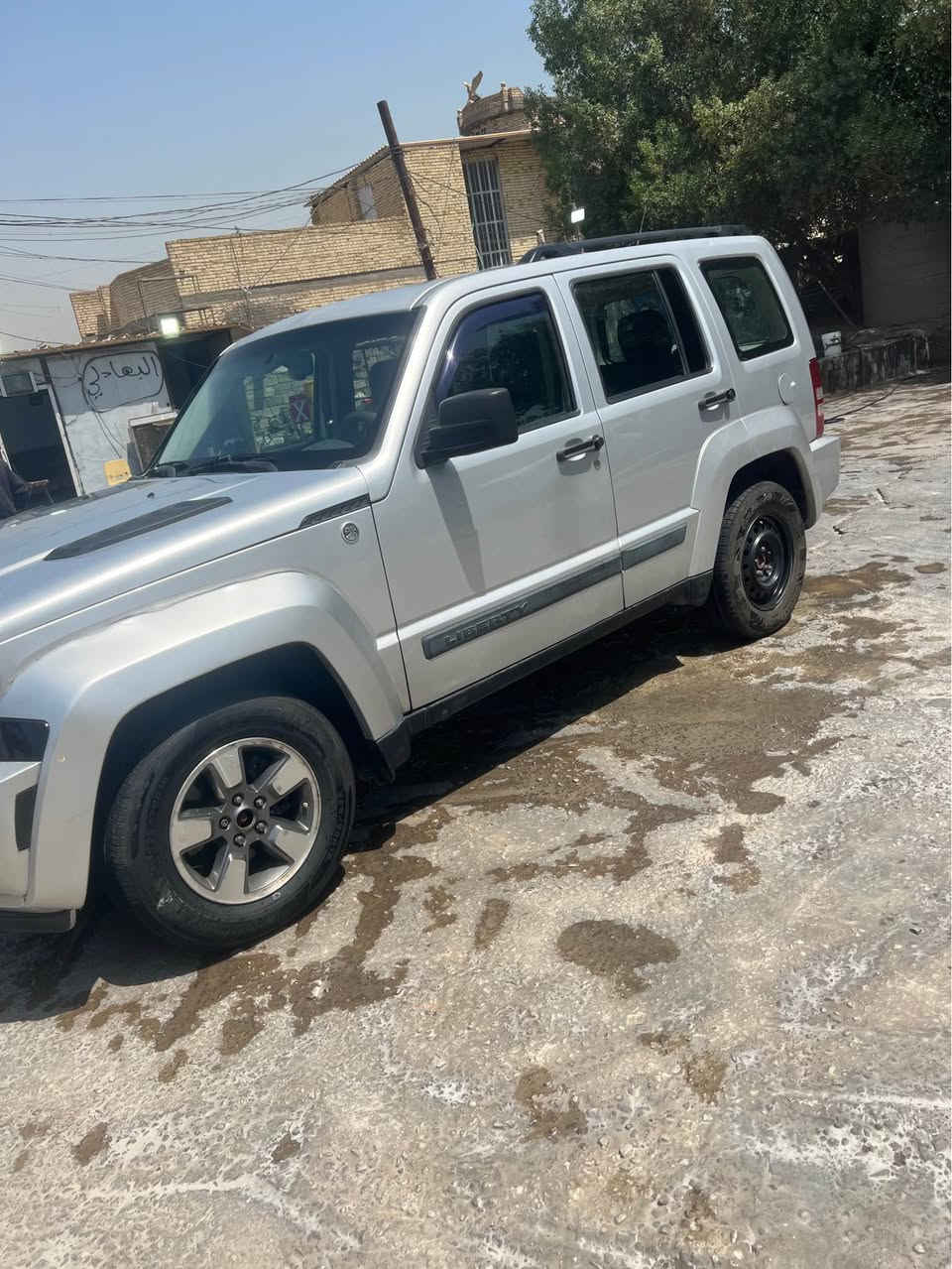 جيب لبرتي 2008 

بيهه صندوق 
و4 بوب فقط من الاسفل  مصبوغات

ابيع حزام

تبريد شغال
راديتر سراوين مال كومانر جديد قبل سبوع شاده 
تايرات زوج جدد قبل 3 ايام شادهن
باتري جديد
عبوه فيتم اصليه جديده 

بيهه بدايه لاستك ولف ماثر عل سياره 

سياره متوكفك بشارع 

السعر 73 ورقه وبيهه مجال بسيط 

العنوان الكراده مقابيل الخاصكي 
او الزعفرانيه 

*********** بغداد, العراق
