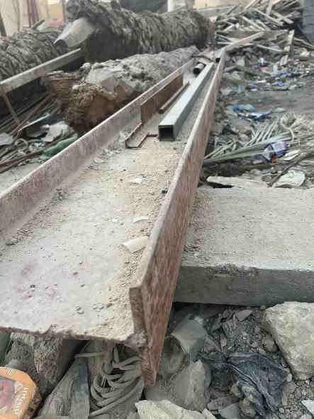 السلام عليكم               يوجد باب حديد ارتفاع ٢متر وعرض متر ونصف بسعر١٧٥ الف قفل
وشليمانه حديد ثقيل الطول٥ متر وربع السعر ١٠٠ الف والأسعار قفل 
للتواصل الاتصال ع الرقم ***********
