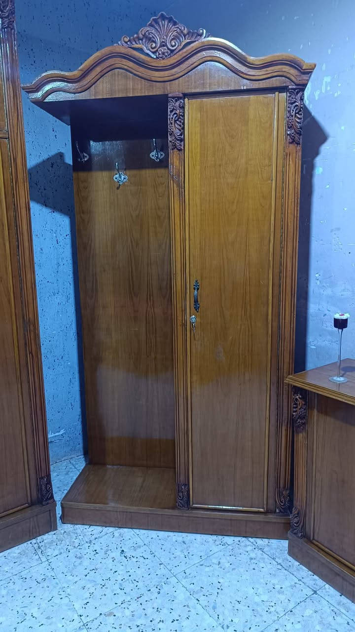 غرفه تسكام صاج داخل وخارج ام السته طابقين ظهر جرجوبه نظيفة مال عرس دنگ زان سقف  بلوك السعر مليون و300 وبيه مجال قليل مكاني محاويل للاتصال ع الرقم ***********
