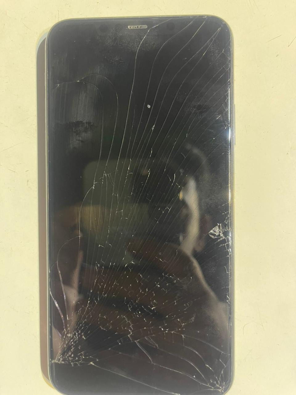 سلام عليكم 11 برو ماكس فقط افطور بل كلاسه مماثر عل لمس ابد سعر 260 مكاني نجف استفسار تصال ***********
