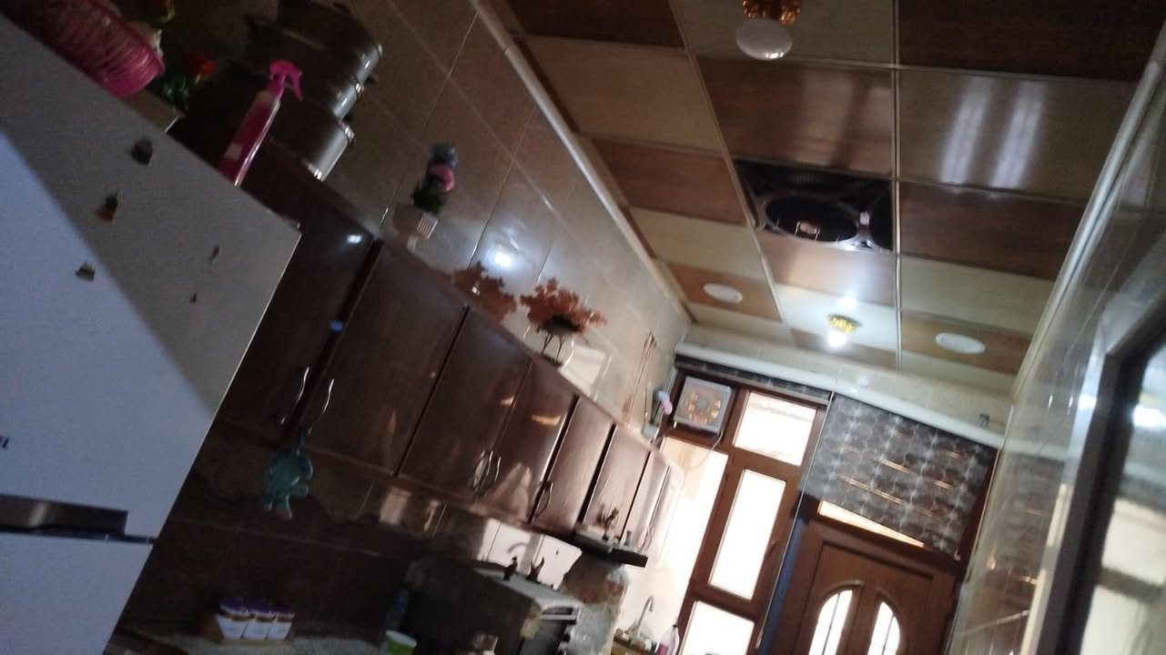 🏘🏘بيت للبيع ديالى خانقين / بانميل بالبداية ثاني فرع من شارع العسكري 
البيت طابقين مساحة 126 متر 
طابق الاول 
1 غرفة نوم واستقبال وصالة ومطبخ ومجمع صحيات داخلي وخارجي 
طابق الثاني 
2 غرفة نوم وصالة ومجمع صحيات 
علماً البيت فول سيراميك وسقف ثانوي 

السعر / 50 مليون بي مجال بسيط 

للأستفسار اكثر اتصال بالارقام فقط 
***********
***********
مكتب فريا موفق للعقار
