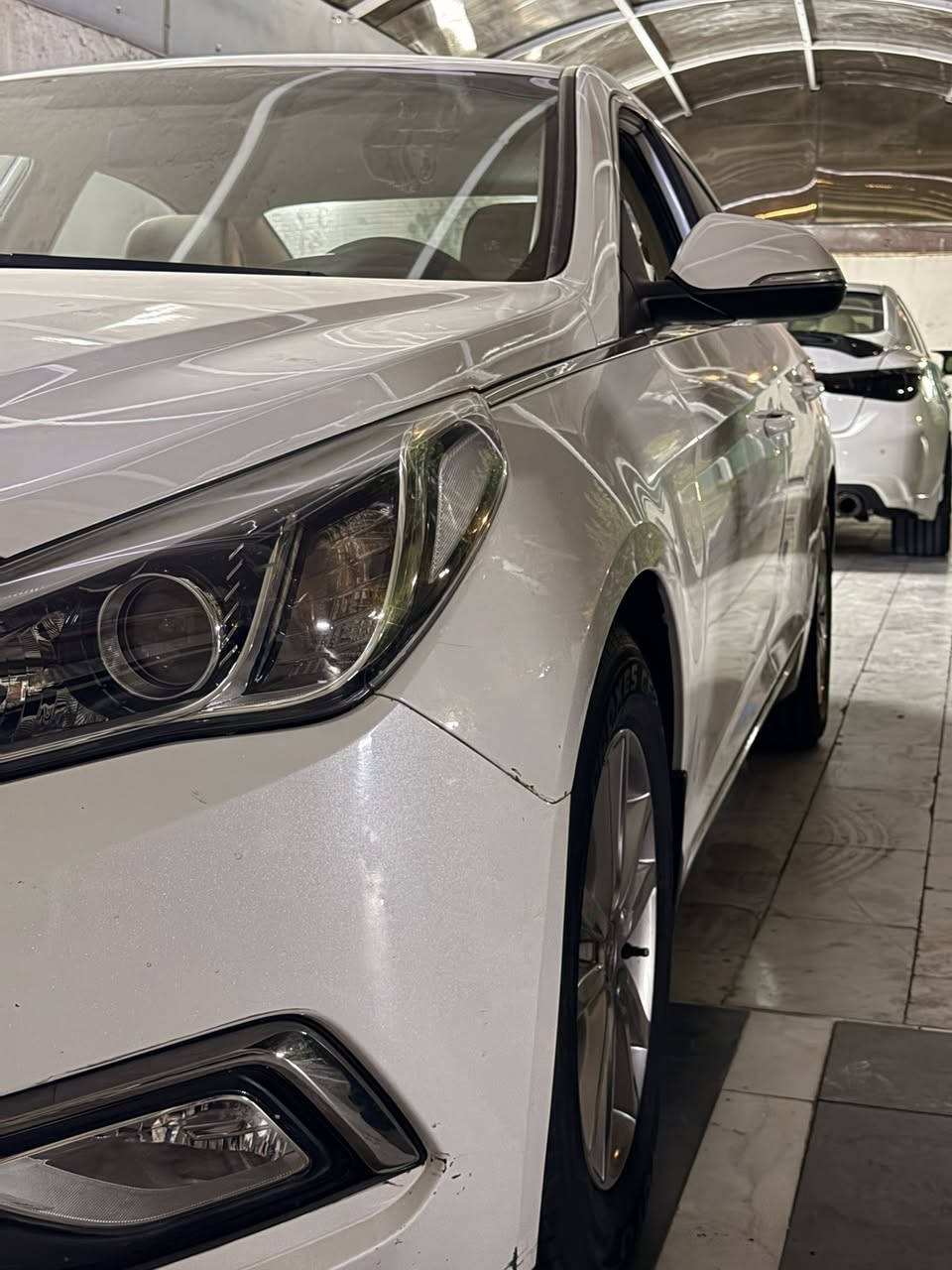 سلام عليكم

العنوان بغداد الجادرية

للبيع سوناتا خليجي موديل 2018
ماشيه 70,000 سيارة كلش جديده مطلعها ع ايدي زيرو

 مواصفات 

كشن السايق كهرباء
حساسات خلفية
كاميرا
داخل بيجي مثل ما موضح بالصوره

بيها هاي الطخه واضحه بالصور صفحة السكن ب
وبيها بارد ع كد دائرة نفس الي ماشر عليه بالجاملغ الامامي صفحة السايق

الباقي كله مكفول حتى دعامياتها مكفوله 

السعر 16,000$ وبيها مجال بسيط

رقمي بي جميع البرامج ***********
