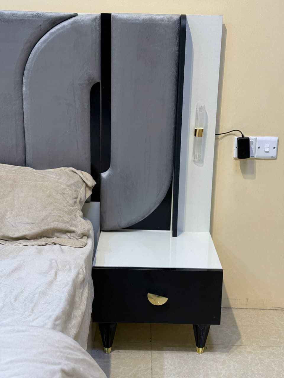 غرفة نوم ناز ابواب 7 قطع معمل اصلي درجة اولى📢

نفس الصورة بالضبط💯
برغي وجوي حديد
سرير جك خزان 
نرمايد هيدروليك 
سكك ثلاث مراحل  
متوفرة بلون كريمي
كنتور 6 باب قياس 225سم✅
ملحق كنتور 2 باب 75سم✅
سرير 180*200✅
كومديات عدد 2✅
ميز تواليت✅
مراة قيافه✅
 
السعر  890 الف 

توصيل بغداد مجانا 
اطراف 20 الف 
محافظات 75 الف بغداد, العراق


**إذا كنت صاحب هذا الإعلان وتريد حذفه لأي سبب، رجاءا أرسل رسالة إلى الدعم الفني**