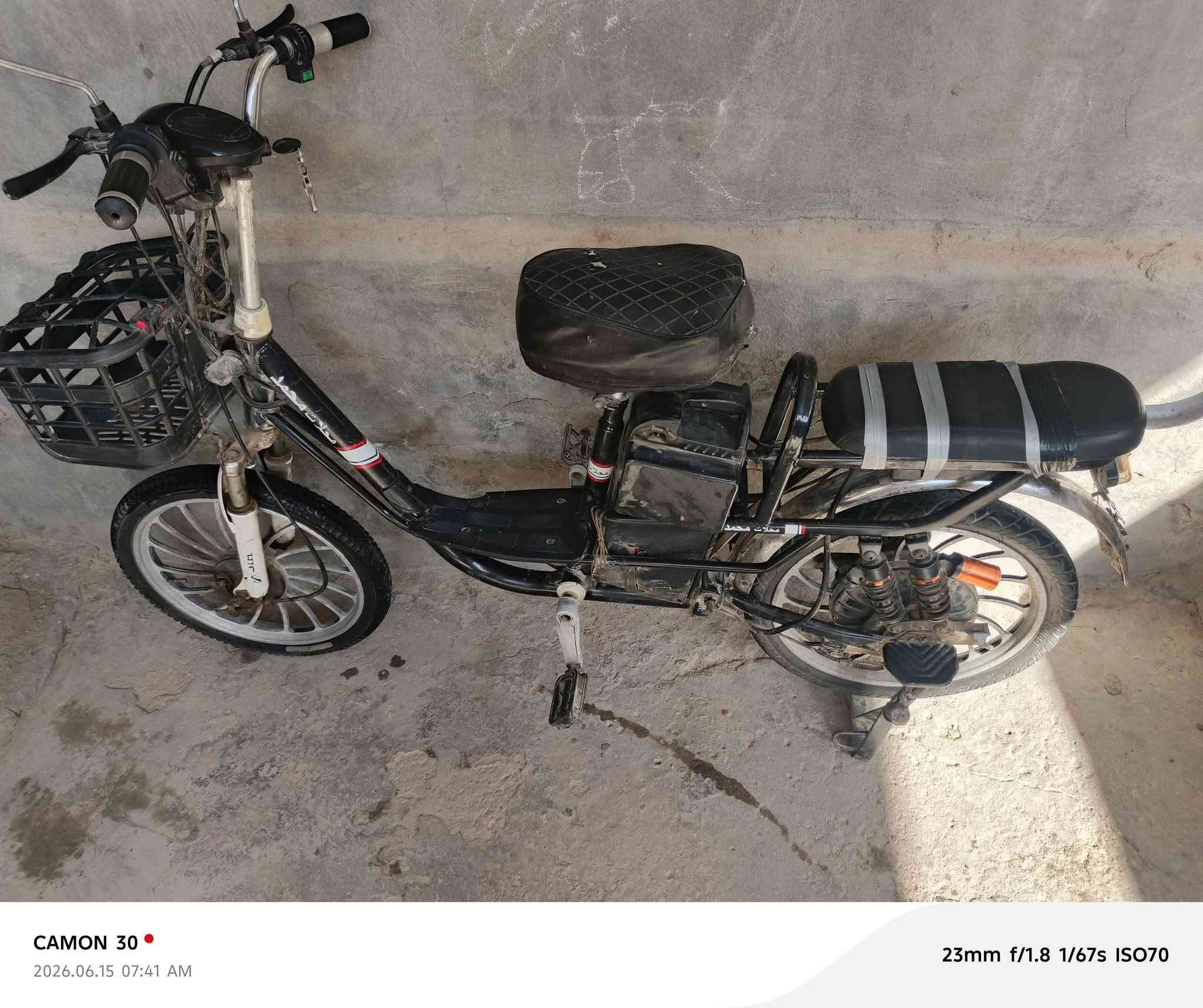 دراجة كهربائية للبيع ⚡🚲 نظيفة وحالتها ممتازة، بطارية جيدة وشحنها يدوم. السعر 200 وقابل للنقاش. للتواصل خاص. رقم الاتصال *********** رقم الواتساب ***********
