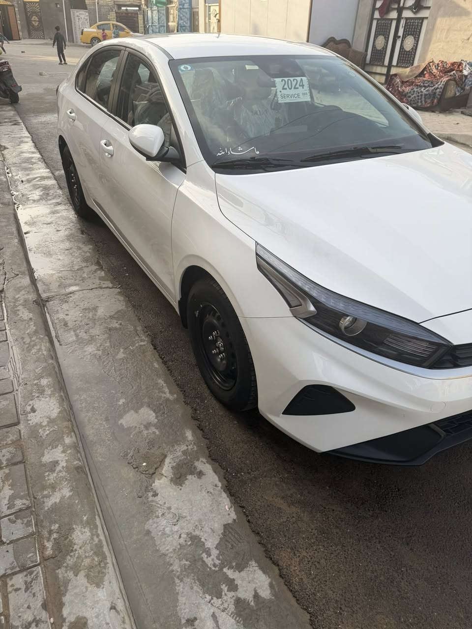 السلام عليكم سياره جديده معنه الكلمه خليجي مكينه 2000دوش كفاله عامه غير طخه بسيطه ماشيه 19 جديده الله شاهد موديل 24مكاني بغداد حي ور السعر 182  تفاصيل بلفيديو بعد اكثر ***********
