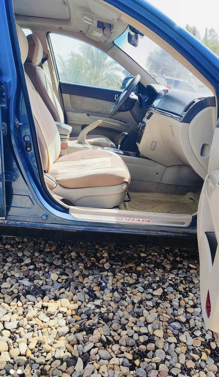 سلام عليكم
للبيع.   سوناتا 2006 سياره جاهزه من كلشي للخير 
        
                              ملاحظه. سياره بيها  صبغ حزام للجماليه فقط
رقم بغداد سنويه لل27
مواصفات 
 فتحه سقف 
مكينه سته سلندر 

V6. /3/300
مكينه وكير شرط 
 
تبريد ثلج 🧊 
دواخل عسلي  +صاج 
حداديه جديده 
تخم تاير جديد 

كهربائيات كله شغاله 

مكان الديوانيه الحمزه الشرقي 

سعر   85 وبيه مجال 

***********
