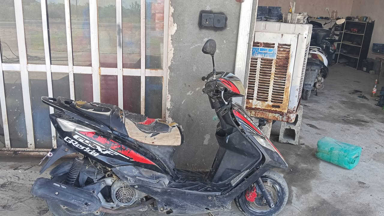 سلام عليكم دراجه للبيع سكنس محرك ثعلب اربعه والفات  تجفيت جديد بس بقت شغله بس والفاته تعبانه يرادلهن تبديل سلفه شغال يرادله ترتيبات بس شراي يجي مو بس تحب تسأل سعر 175 وبيه مجال للستفسار اتصل بي واتساب ***********
