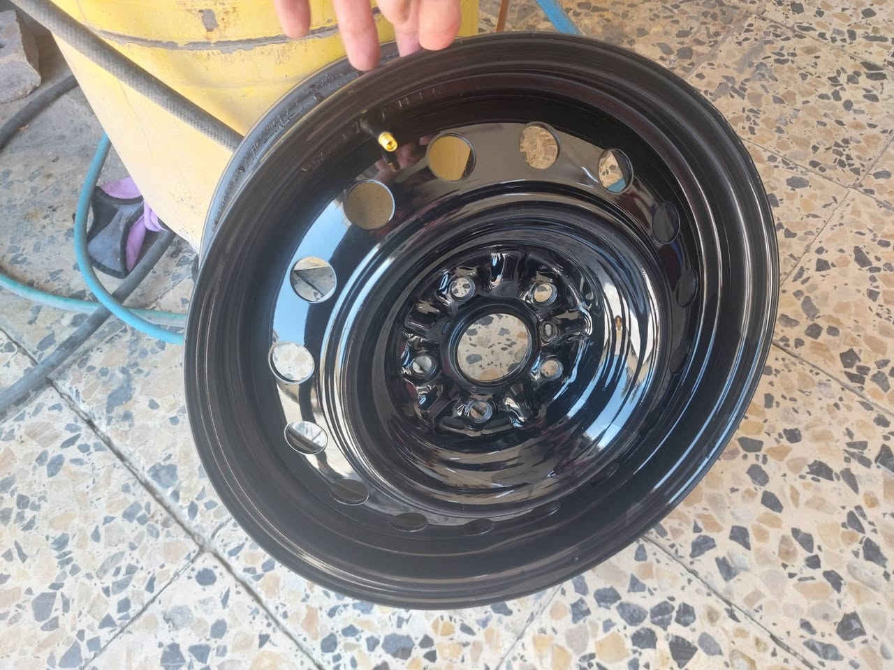 ***********
تخم وياله مال كورلا شفه عاليه حجم ١٦ اصلي ياباني السعر١٢٠ هوه وتخم ستدات نيكل جدد مكاني بغداد الحريه
