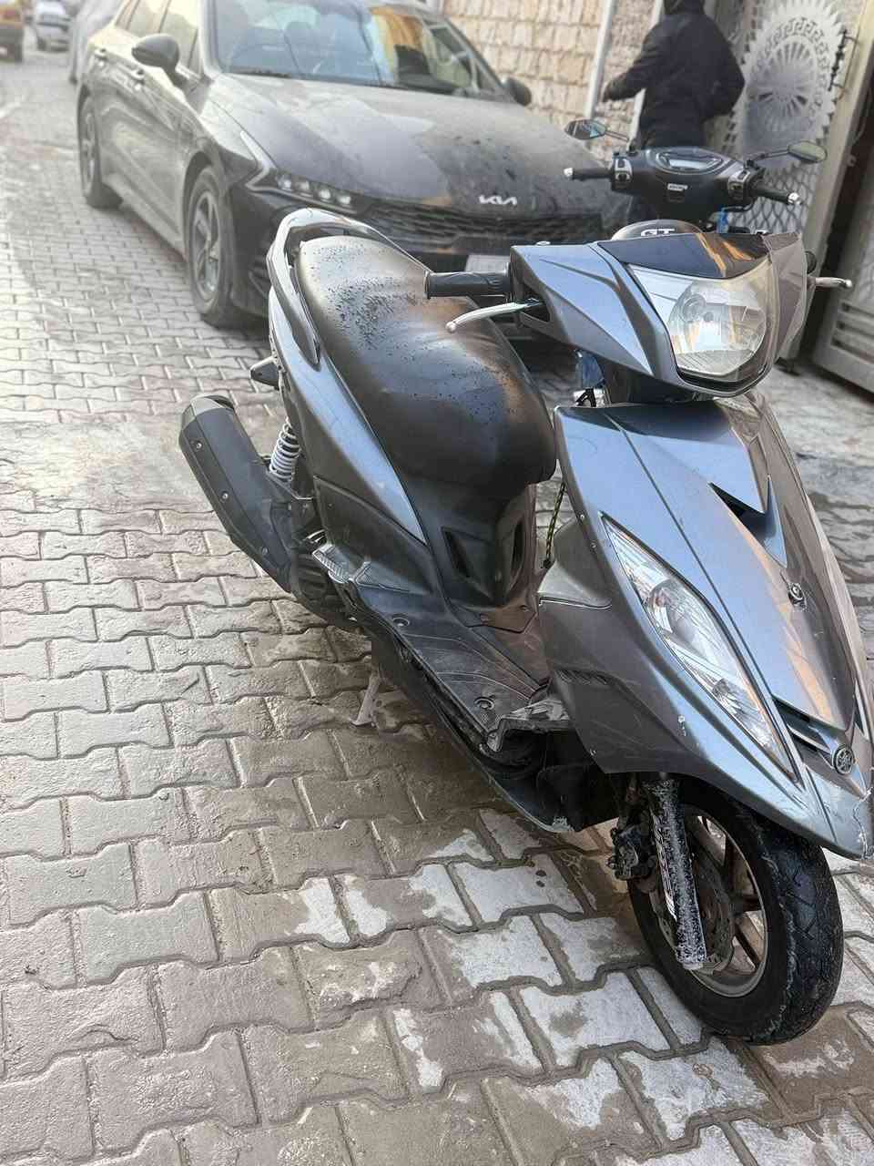 السلام وعليكم دراجه جيتي ار للبيع مكينه مكفوله دراجه تخبل نضيفه مابيه اي نقص مكاني بغداد رايدها 800الف و بيه مجال و هاذ رقمي ***********
