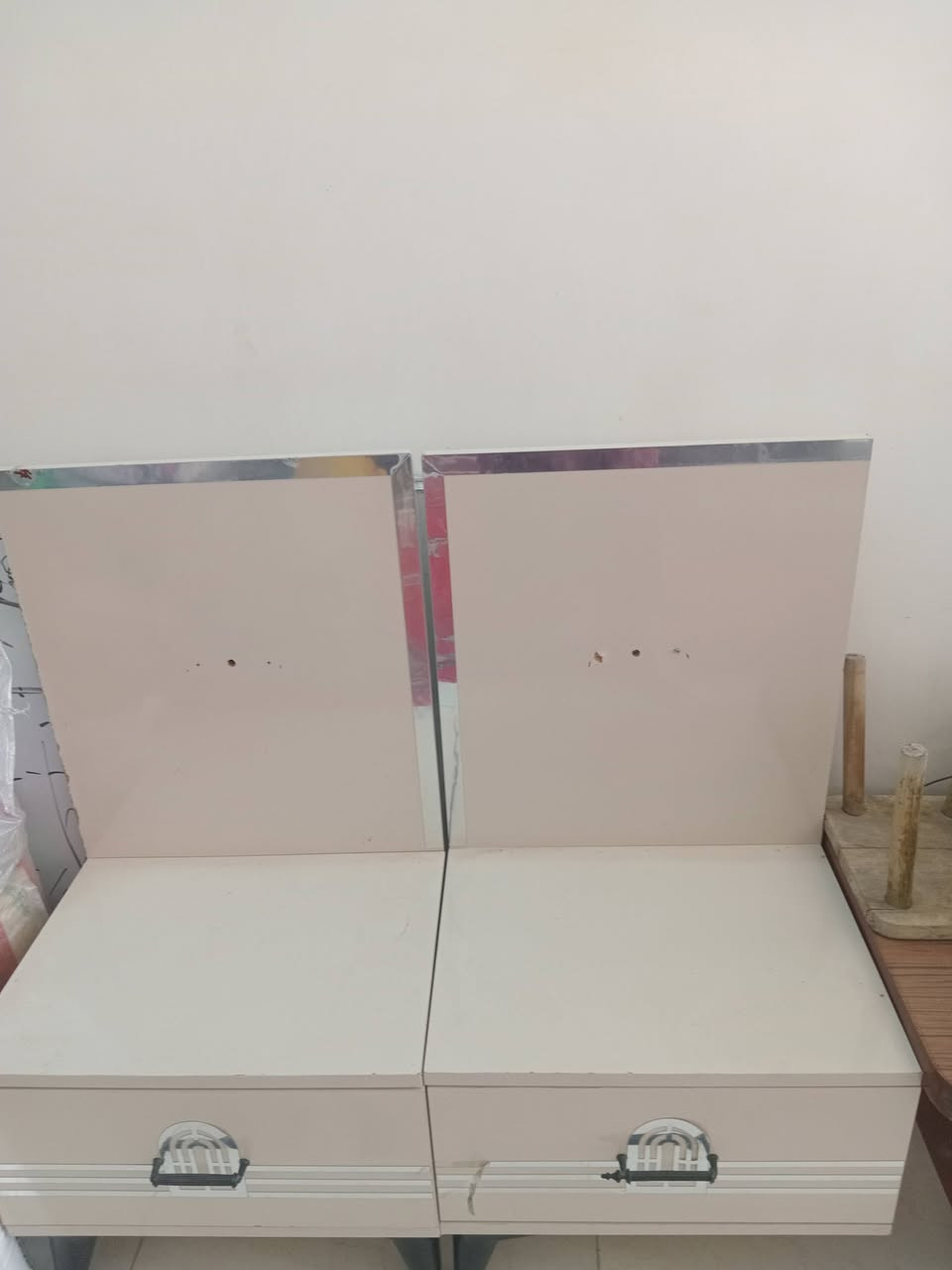 مبردة للبيع سعرها ٧٥ الف مع الميز مالتها  نضيفه كلش حجمها ٤٥٠٠حلفات جديدة شغاله .بلى ستيشن٢كل ملحقاته كامله ويا  وشغال  مابي اي نقص سعره ٣٥ الف .كومدي عدد ٢ سعرها ١٠ الاف .عنواني حي الجهاد .الاتصال على هذا الرقم ***********
