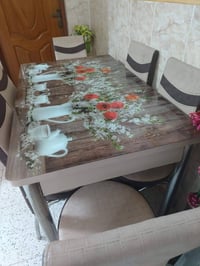 ميز طعام للبيع ..مراسلة خاص او اتصال ع هذا الرقم ٠٧٧٣١٧٦٤٢٩٨